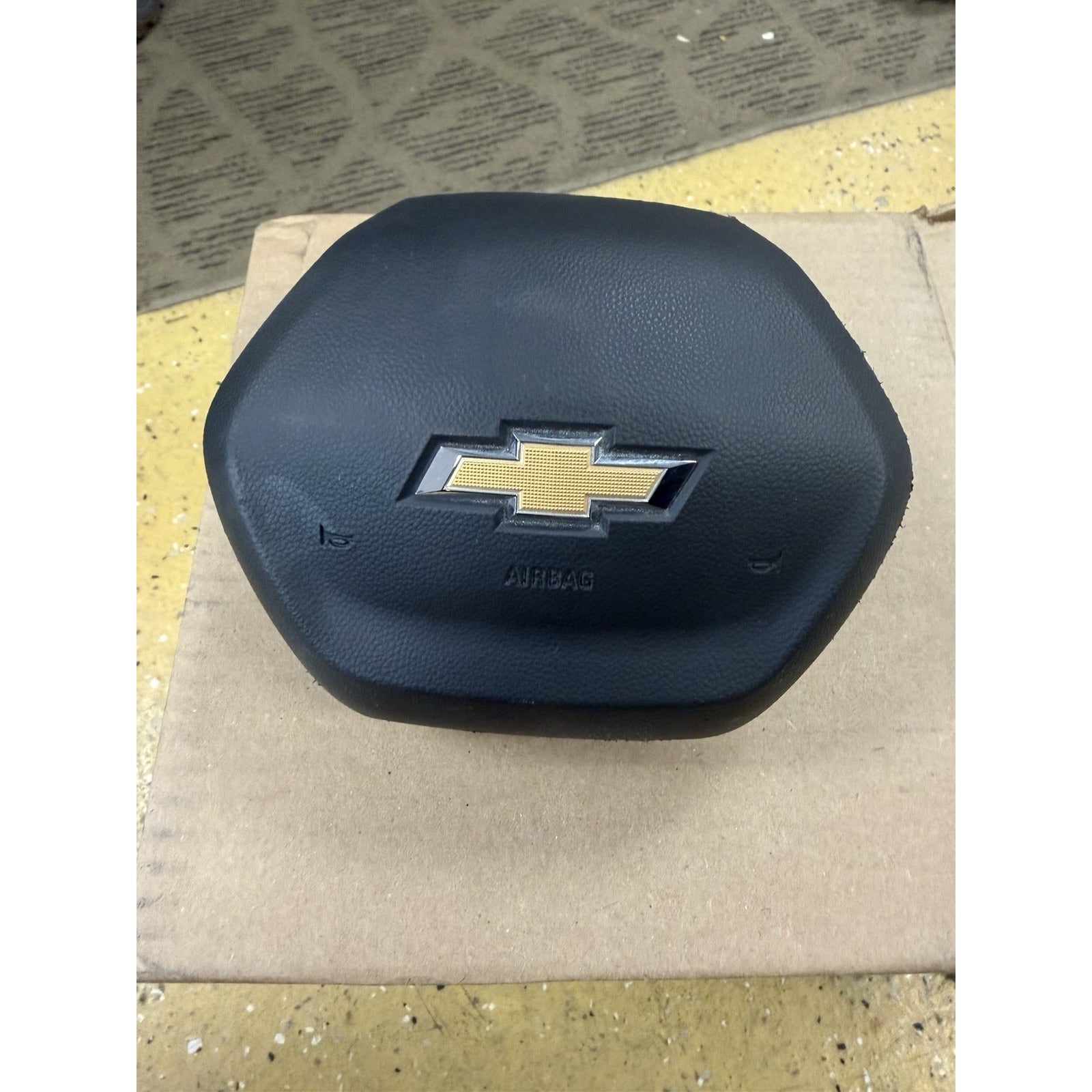 2025-2026 CHEVROLET TAHOE SUBURBAN DRIVER WHEEL AIRBAG (W/1 PLUG) BLACK OEM #B13