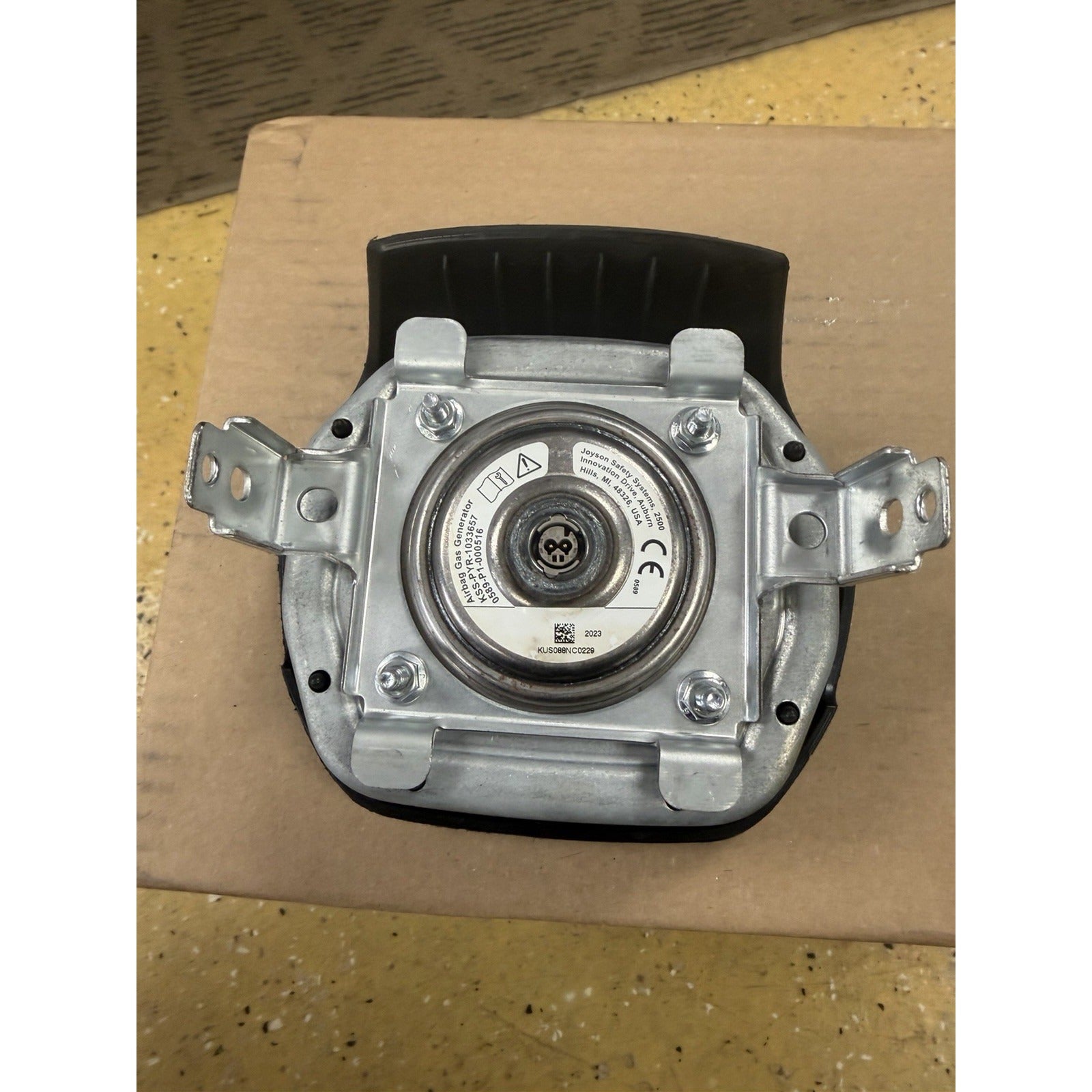 2025-2026 CHEVROLET TAHOE SUBURBAN DRIVER WHEEL AIRBAG (W/1 PLUG) BLACK OEM #B13