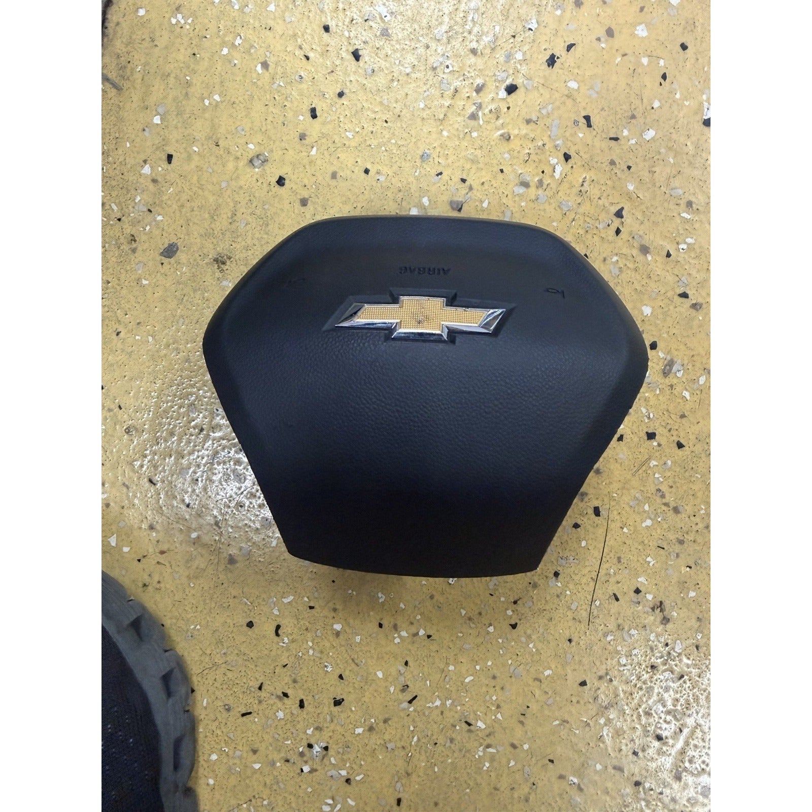 2024 2025 2026 CHEVY TRAVERSE DRIVER WHEEL AIRBAG (W/1 PLUG) BLACK OEM #1Y9