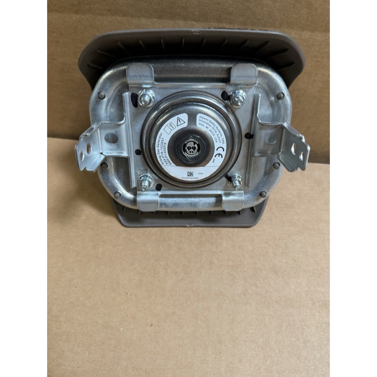 2023-2027 GMC Canyon Denali Driver Wheel Airbag (W/1 PLUG) OEM #2