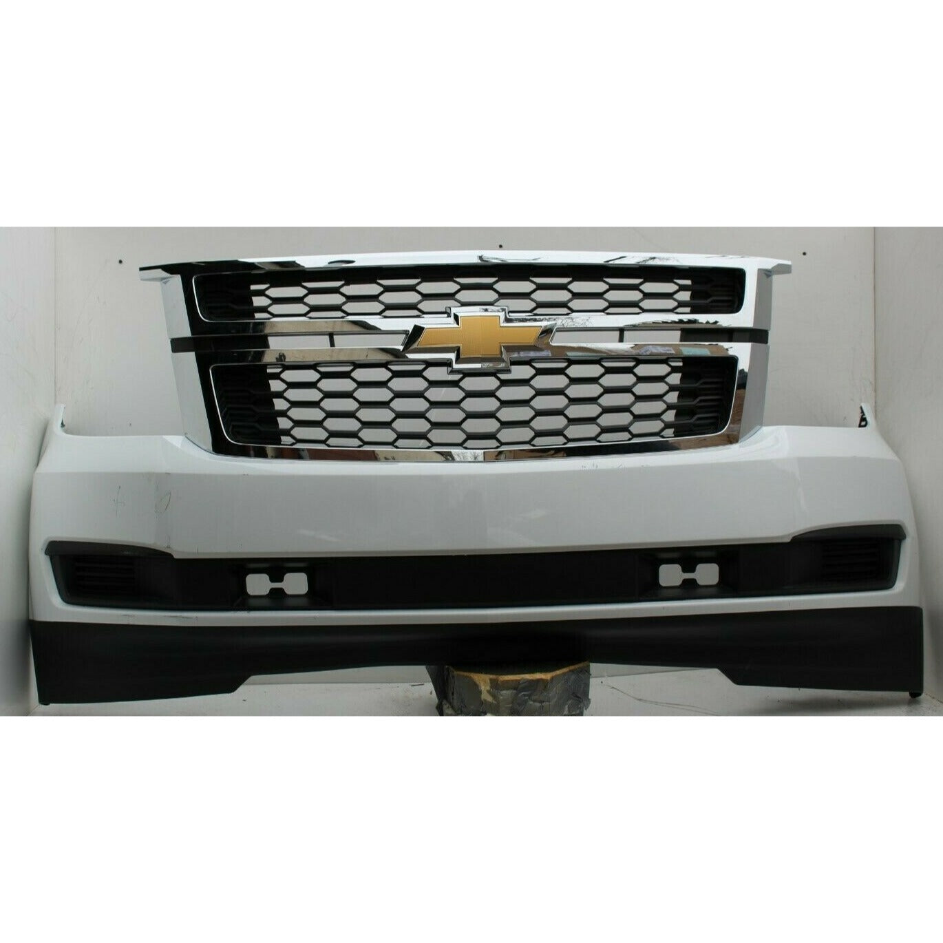 2015-2020 Chevy Tahoe Suburban Front Bumper ASM W/Tow Summit White OEM F11