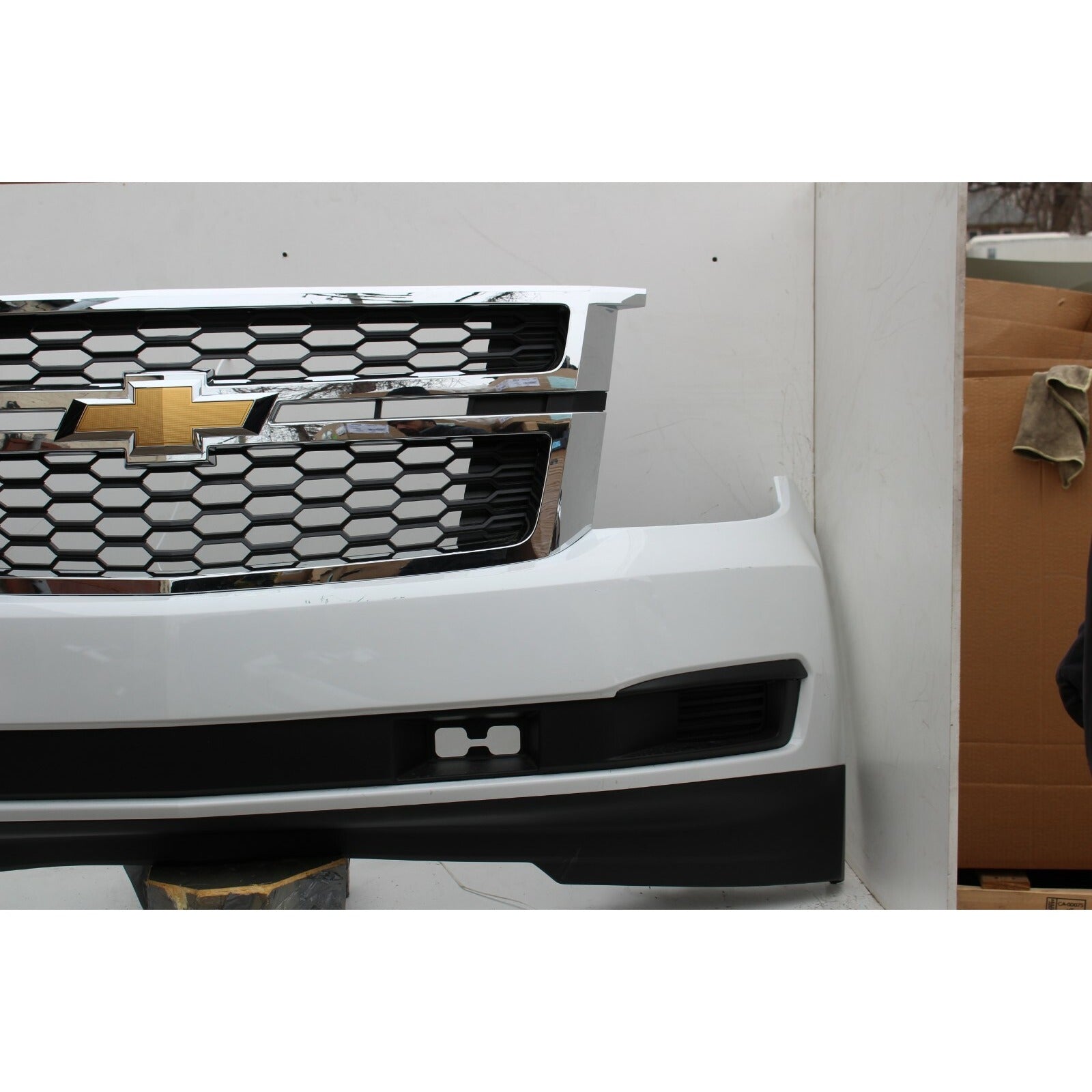2015-2020 Chevy Tahoe Suburban Front Bumper ASM W/Tow Summit White OEM F11