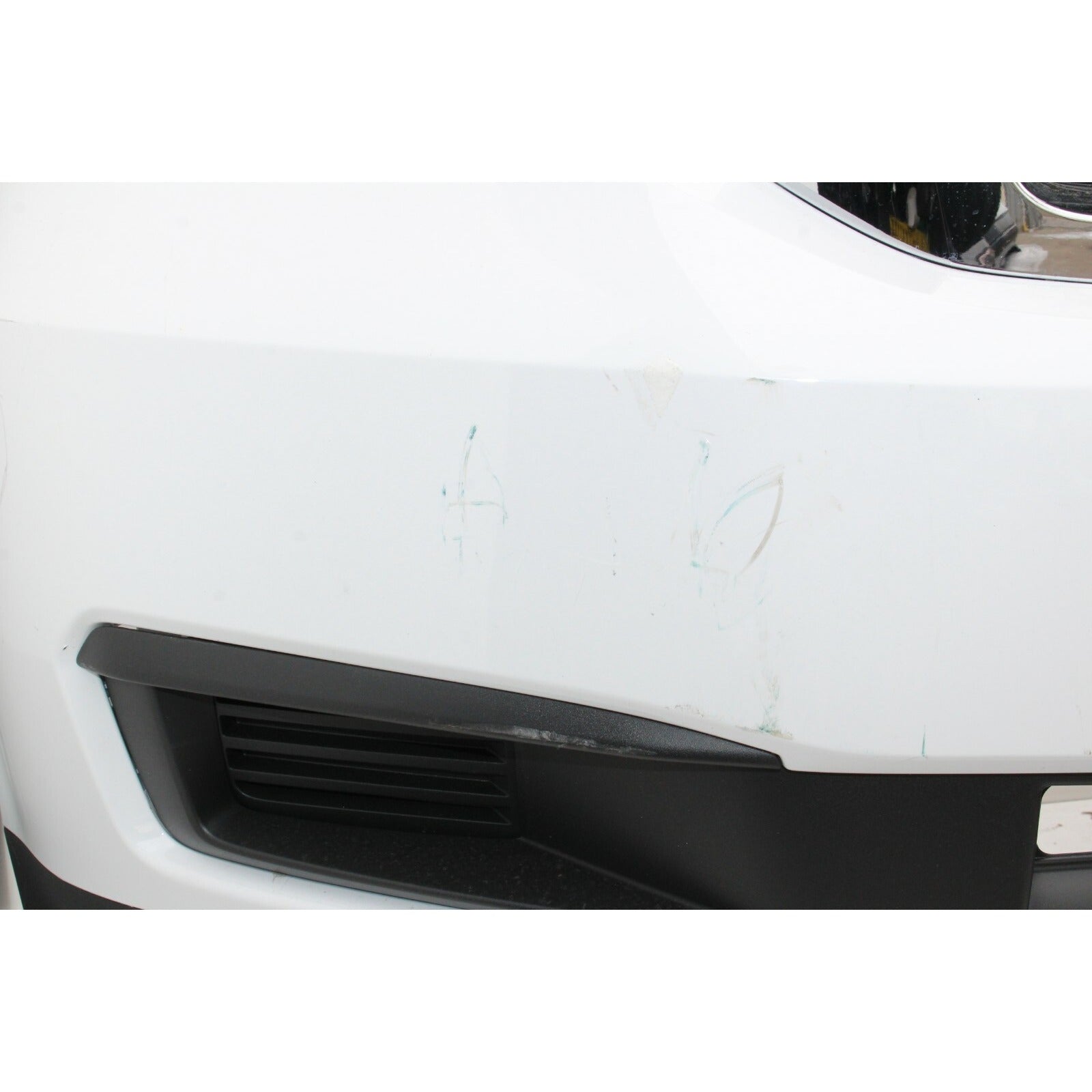 2015-2020 Chevy Tahoe Suburban Front Bumper ASM W/Tow Summit White OEM F11
