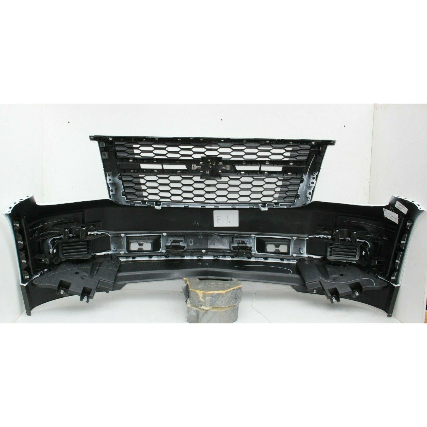 2015-2020 Chevy Tahoe Suburban Front Bumper ASM W/Tow Summit White OEM F11