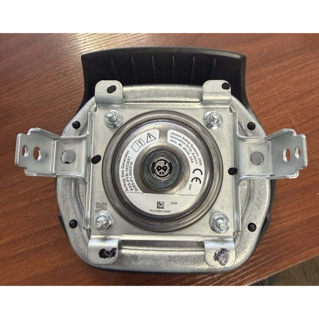 2024-2026 CHEVY TRAVERSE DRIVER WHEEL AIRBAG (1 PLUG) BLACK Emblem OEM 85878603